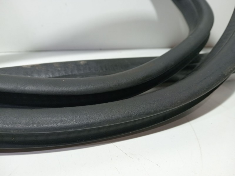 Recambio de gomas contorno puerta para ford fiesta (cb1) ghia referencia OEM IAM GHIA  