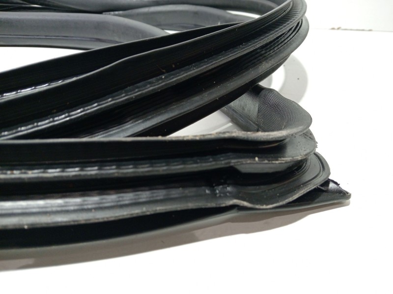 Recambio de gomas contorno puerta para ford fiesta (cb1) ghia referencia OEM IAM GHIA  