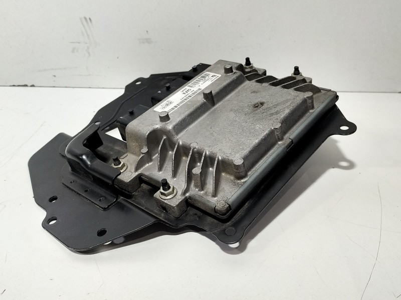 Recambio de centralita motor uce para ford fiesta (cb1) ghia referencia OEM IAM 8V2112A650AFA  