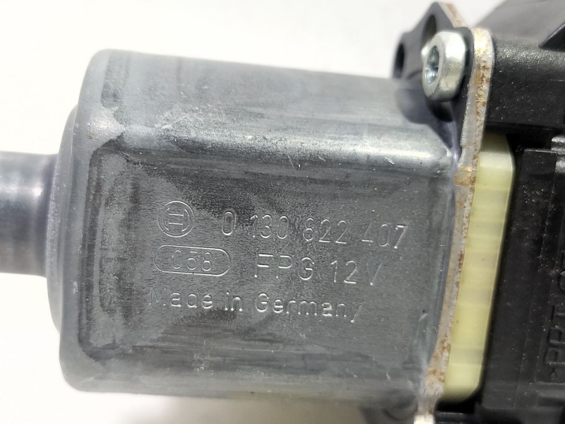 Recambio de motor elevalunas delantero derecho para ford fiesta (cb1) ghia referencia OEM IAM 0130822407  