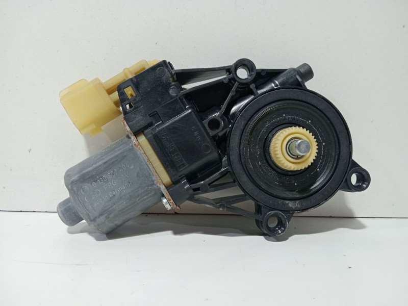 Recambio de motor elevalunas delantero izquierdo para ford fiesta (cb1) ghia referencia OEM IAM 0130822404  