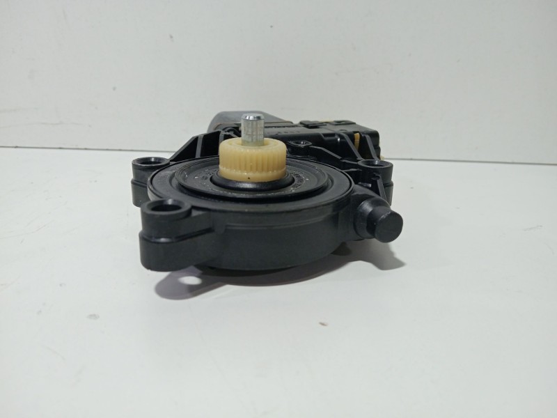 Recambio de motor elevalunas delantero izquierdo para ford fiesta (cb1) ghia referencia OEM IAM 0130822404  