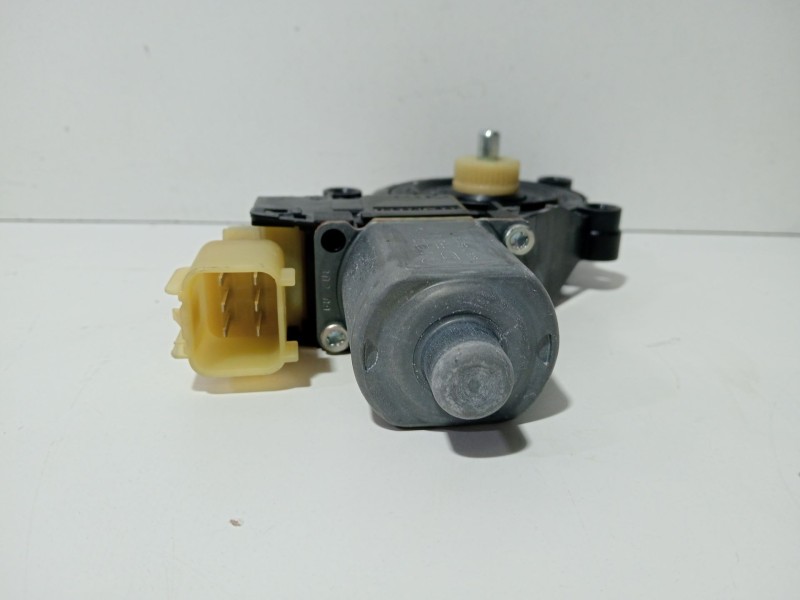 Recambio de motor elevalunas delantero izquierdo para ford fiesta (cb1) ghia referencia OEM IAM 0130822404  