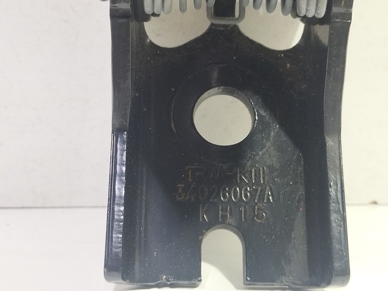 Recambio de anclaje cinturon central para ford fiesta (cb1) ghia referencia OEM IAM   