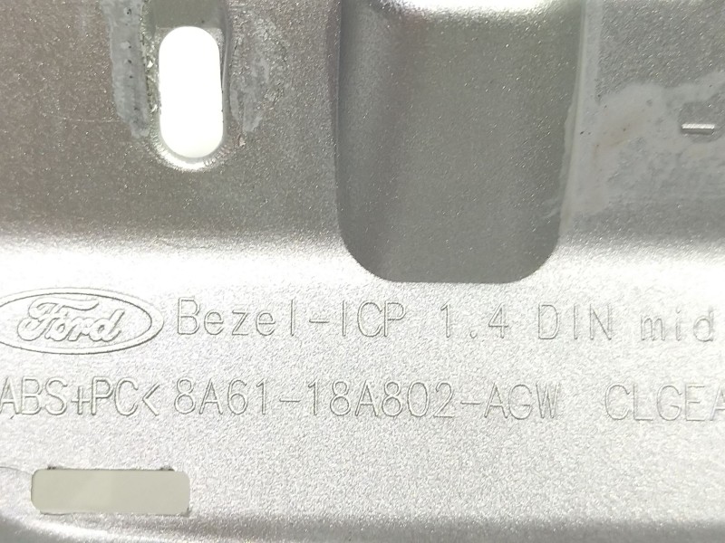 Recambio de moldura para ford fiesta (cb1) ghia referencia OEM IAM 8A61-18A802-AGW  