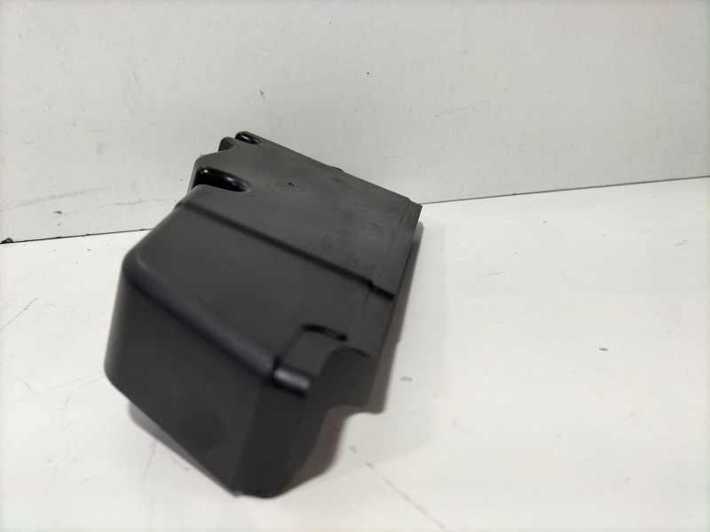 Recambio de moldura para ford fiesta (cb1) ghia referencia OEM IAM 8V2112C514  