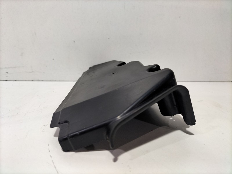 Recambio de moldura para ford fiesta (cb1) ghia referencia OEM IAM 8V2112C514  