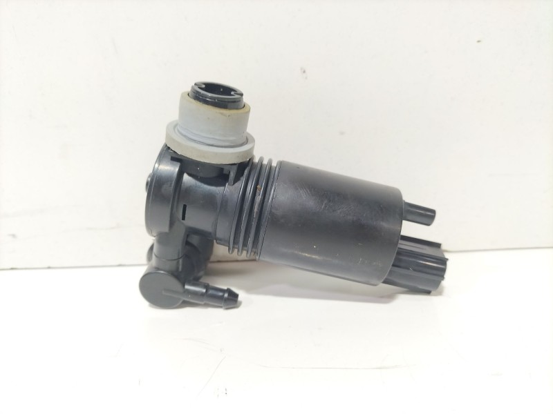 Recambio de bomba limpia para ford fiesta (cb1) ghia referencia OEM IAM 8A6117K624AA  