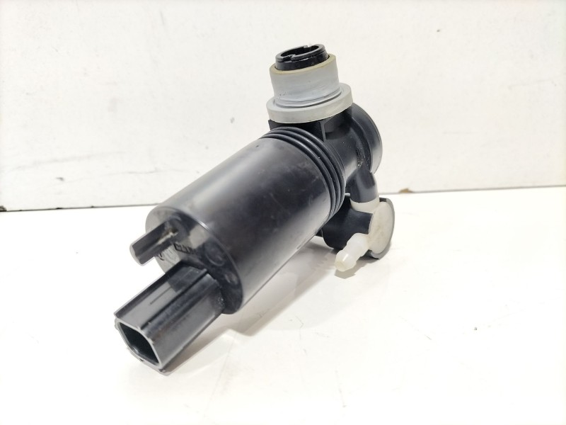 Recambio de bomba limpia para ford fiesta (cb1) ghia referencia OEM IAM 8A6117K624AA  