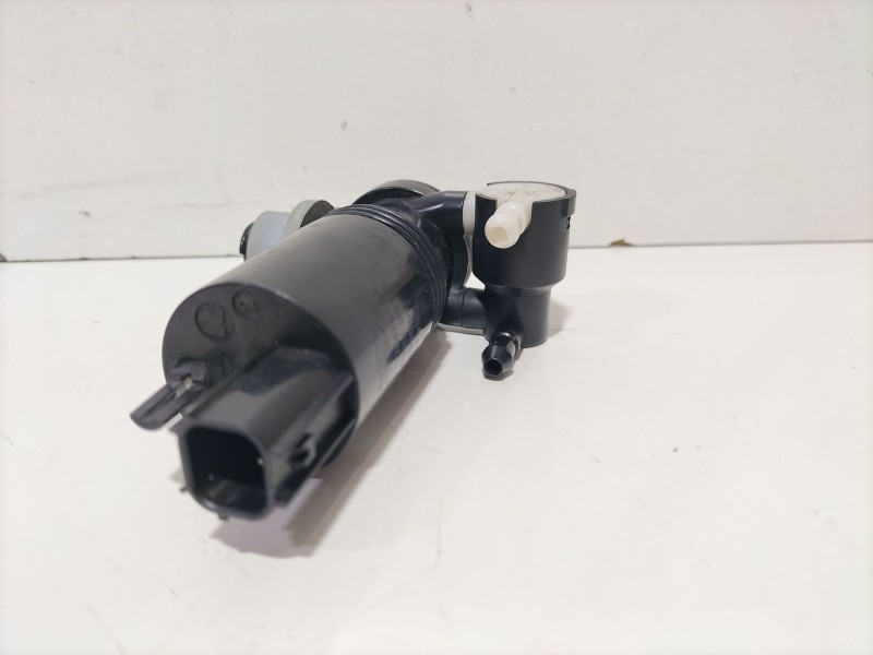 Recambio de bomba limpia para ford fiesta (cb1) ghia referencia OEM IAM 8A6117K624AA  