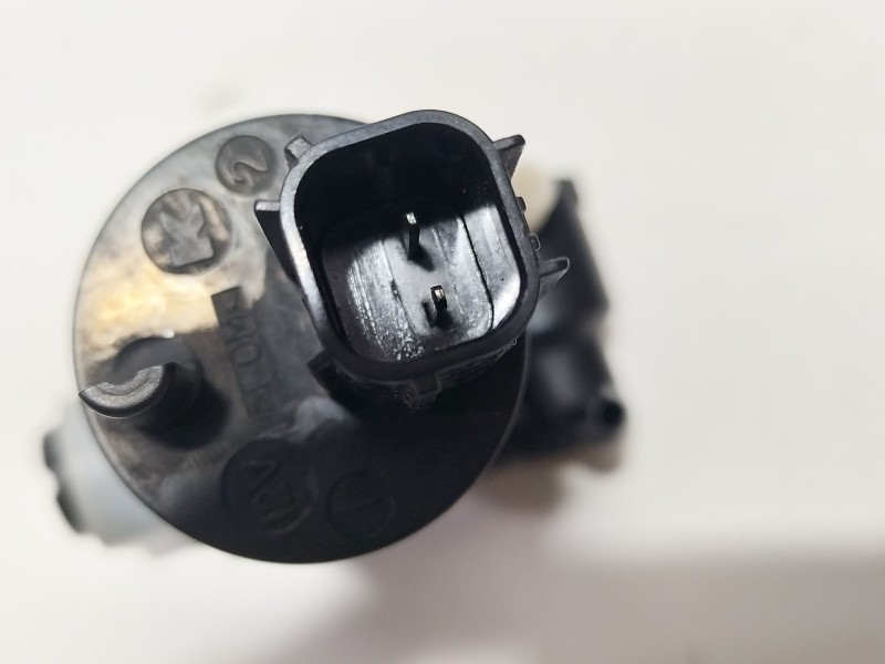 Recambio de bomba limpia para ford fiesta (cb1) ghia referencia OEM IAM 8A6117K624AA  