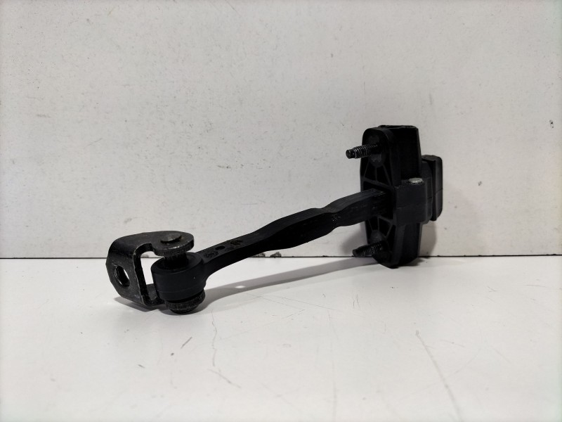 Recambio de retenida de puerta para ford fiesta (cb1) ghia referencia OEM IAM FIESTA(CB1)Ghia2008-01600.0120CVCajadecambios5velo