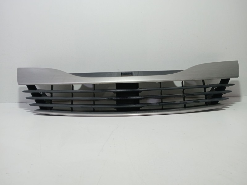 Recambio de rejilla paragolpes delantero para renault laguna ii (bg0/1_) 1.8 16v (bg0b, bg0m) referencia OEM IAM 8200012581  