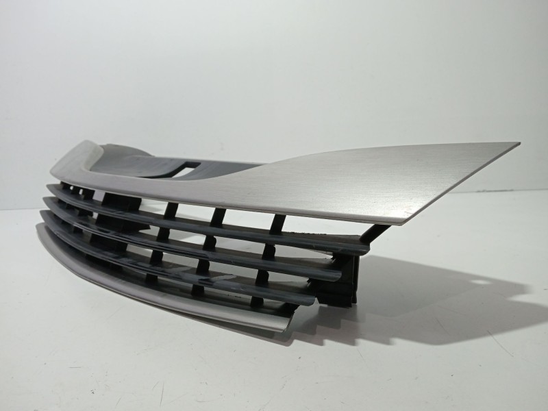 Recambio de rejilla paragolpes delantero para renault laguna ii (bg0/1_) 1.8 16v (bg0b, bg0m) referencia OEM IAM 8200012581  