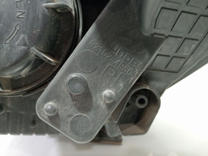 Recambio de faro derecho para hyundai i20 i (pb, pbt) 1.2 referencia OEM IAM 921024p500  