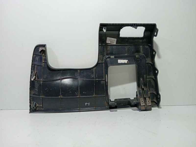 Recambio de moldura para hyundai i20 ii (gb, ib) 1.2 referencia OEM IAM 84751c8000  
