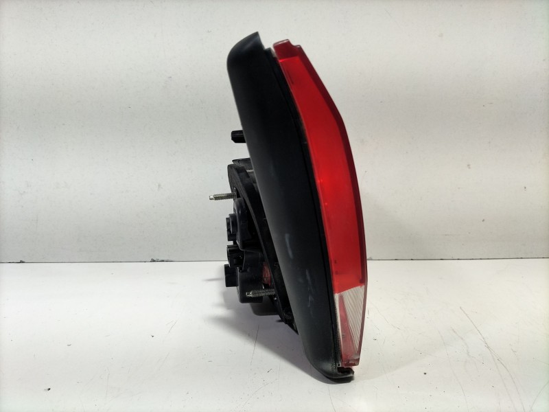 Recambio de piloto trasero izquierdo de porton para volkswagen golf vi (5k1) 1.6 tdi referencia OEM IAM 5K0945107  