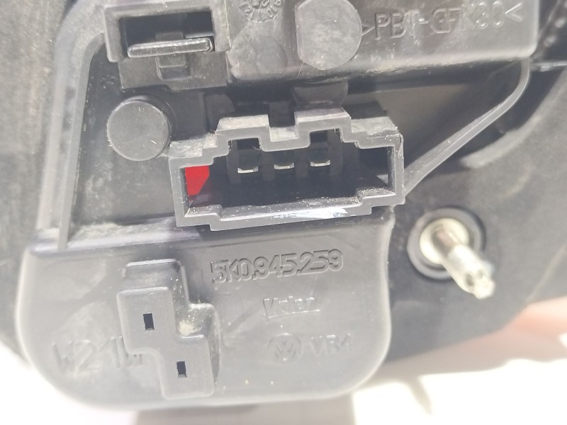 Recambio de piloto trasero izquierdo de porton para volkswagen golf vi (5k1) 1.6 tdi referencia OEM IAM 5K0945107  