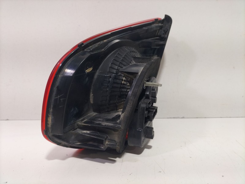 Recambio de piloto trasero izquierdo de porton para volkswagen golf vi (5k1) 1.6 tdi referencia OEM IAM 5K0945107  