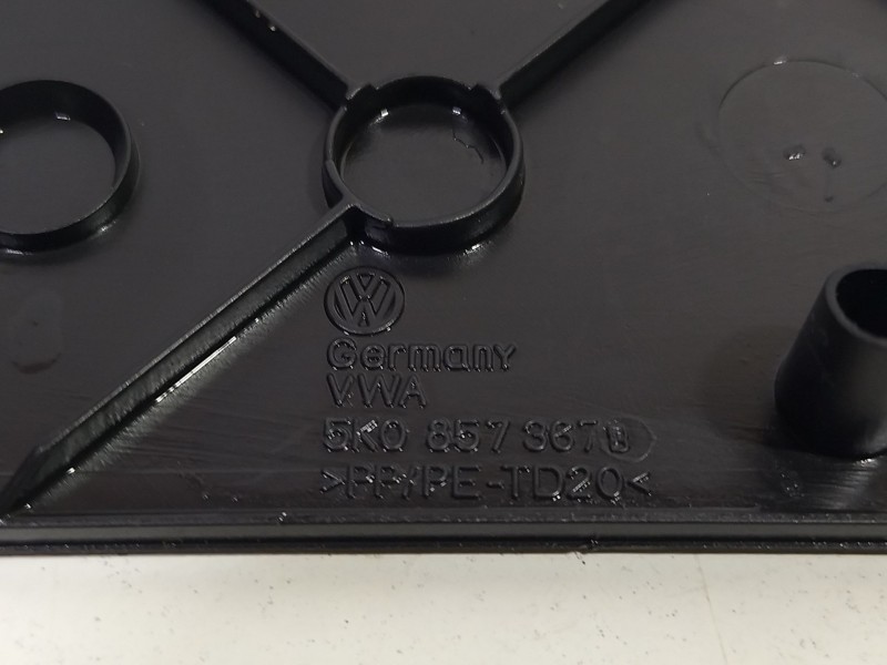 Recambio de moldura para volkswagen golf vi (5k1) 1.6 tdi referencia OEM IAM 5K0857367  