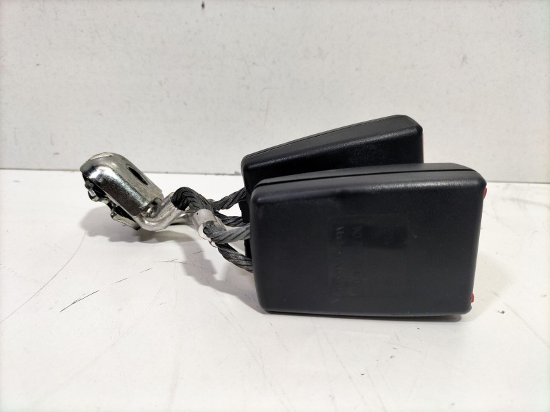 Recambio de anclaje cinturon central para volkswagen golf vi (5k1) 1.6 tdi referencia OEM IAM 1K0857739M  