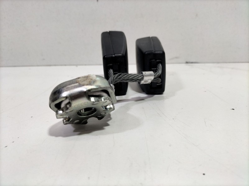 Recambio de anclaje cinturon central para volkswagen golf vi (5k1) 1.6 tdi referencia OEM IAM 1K0857739M  