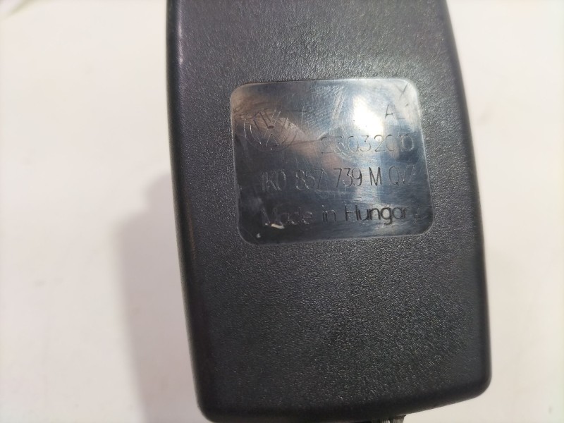 Recambio de anclaje cinturon central para volkswagen golf vi (5k1) 1.6 tdi referencia OEM IAM 1K0857739M  