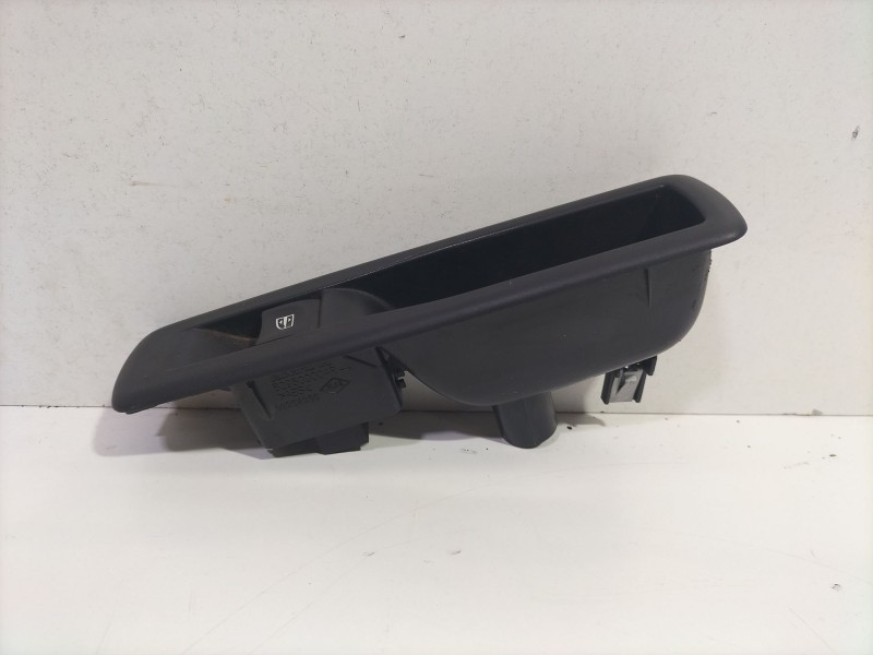 Recambio de mando elevalunas trasero izquierdo para renault megane ii (bm0/1_, cm0/1_) 1.9 dci referencia OEM IAM 829500004R  