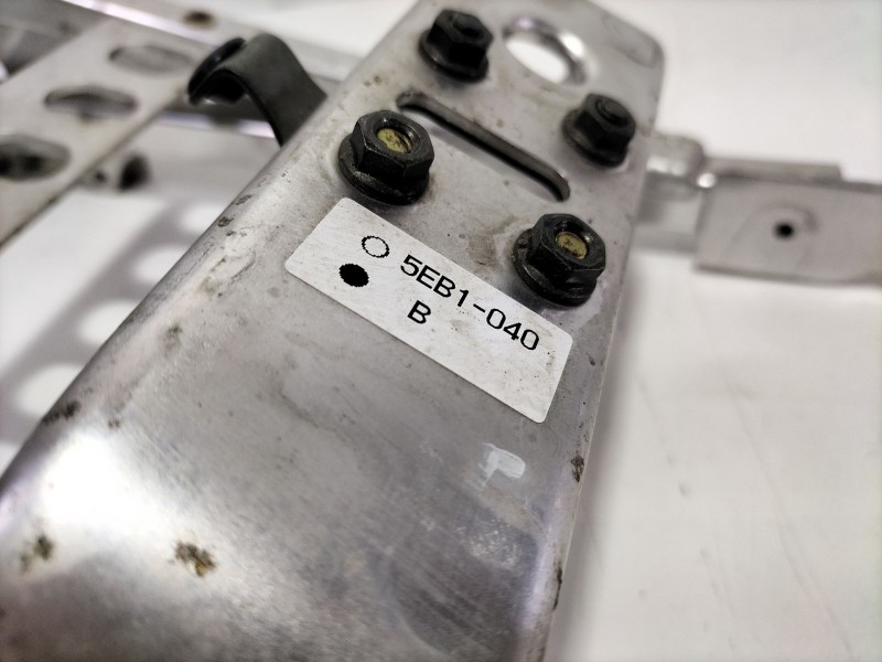 Recambio de subchasis para yamaha yzf-r yzf-r6 (rj03) referencia OEM IAM 5EB1040B  