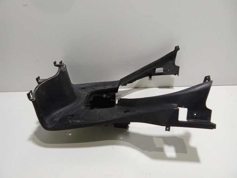 Recambio de moldura para honda ps ps 125i (jf17) referencia OEM IAM 64310KTZAD000  