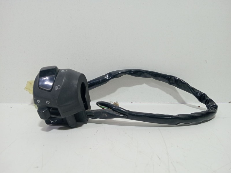 Recambio de mando luces para yamaha x-max x-max 125 momodesign (se54) referencia OEM IAM X-Max125Momodesign(SE54)2013-0125.014CV