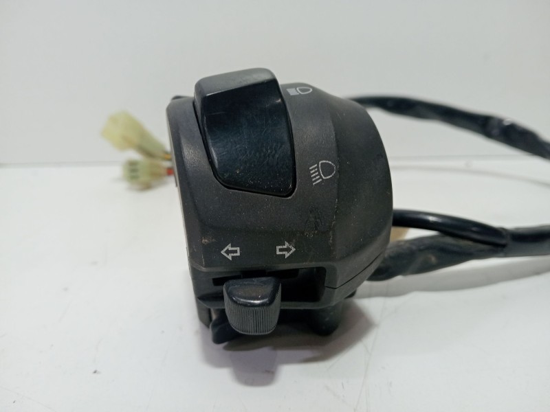 Recambio de mando luces para yamaha x-max x-max 125 momodesign (se54) referencia OEM IAM X-Max125Momodesign(SE54)2013-0125.014CV