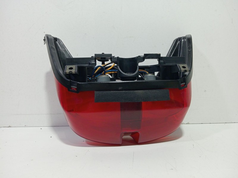 Recambio de piloto trasero central para yamaha yzf-r yzf-r6 (rj03) referencia OEM IAM YZF-RYZF-R6(RJ03)1999-2000600.0120CV0  