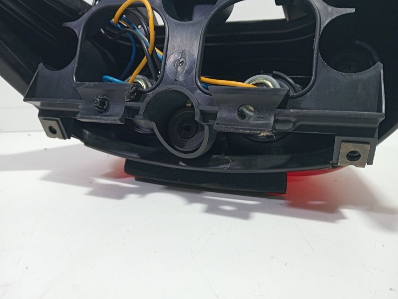 Recambio de piloto trasero central para yamaha yzf-r yzf-r6 (rj03) referencia OEM IAM YZF-RYZF-R6(RJ03)1999-2000600.0120CV0  