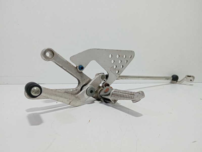 Recambio de estribo para yamaha yzf-r yzf-r6 (rj03) referencia OEM IAM YZF-RYZF-R6(RJ03)1999-2000600.0120CV0  