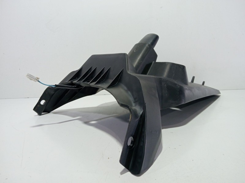 Recambio de portamatriculas para yamaha x-max x-max 125 momodesign (se54) referencia OEM IAM X-MAXX-Max125Momodesign(SE54)2013-0