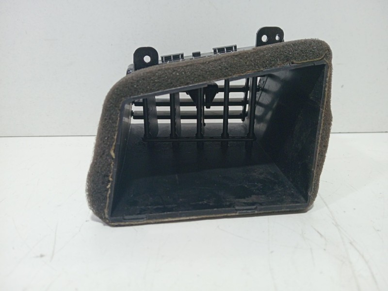 Recambio de rejilla aireadora para ssangyong kyron 200 xdi limited referencia OEM IAM 6862009000  