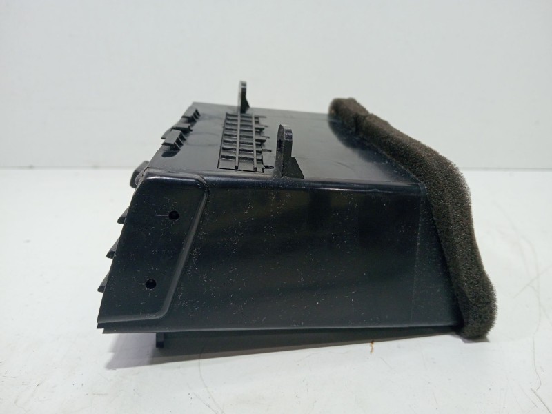 Recambio de rejilla aireadora para ssangyong kyron 200 xdi limited referencia OEM IAM 6862009000  