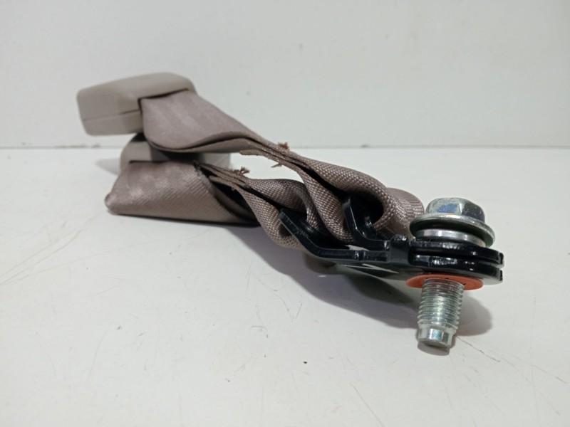 Recambio de anclaje cinturon central para ssangyong kyron 200 xdi limited referencia OEM IAM KYRON200XdiLimited2005-20112000.014