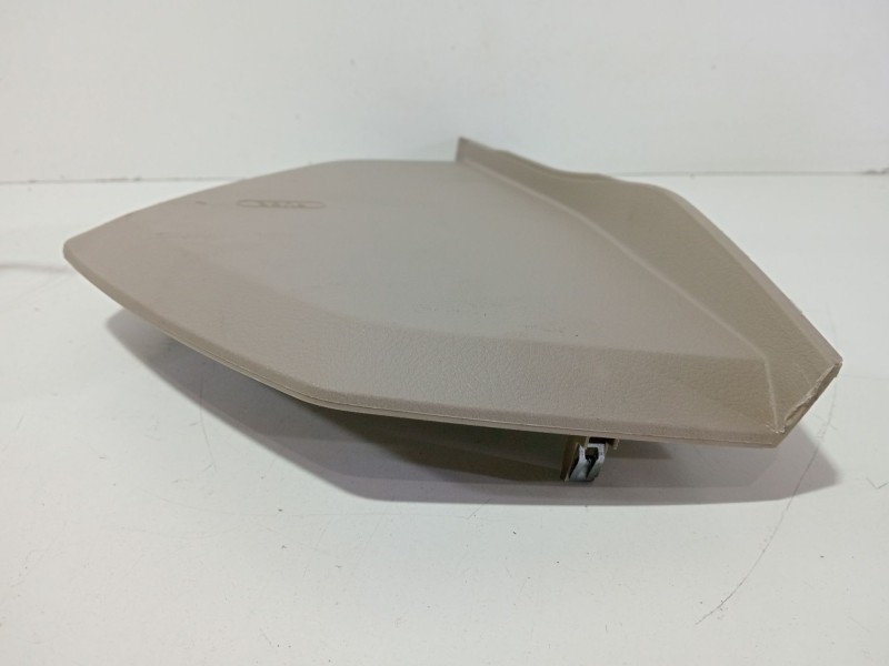 Recambio de moldura para ssangyong kyron 200 xdi limited referencia OEM IAM 7663009000  