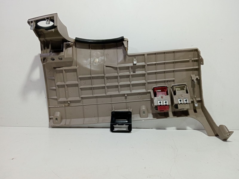 Recambio de moldura para ssangyong kyron 200 xdi limited referencia OEM IAM 7673131001  