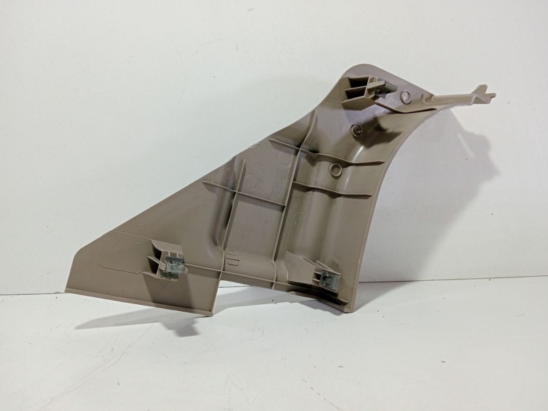 Recambio de moldura para ssangyong kyron 200 xdi limited referencia OEM IAM 7738009000  