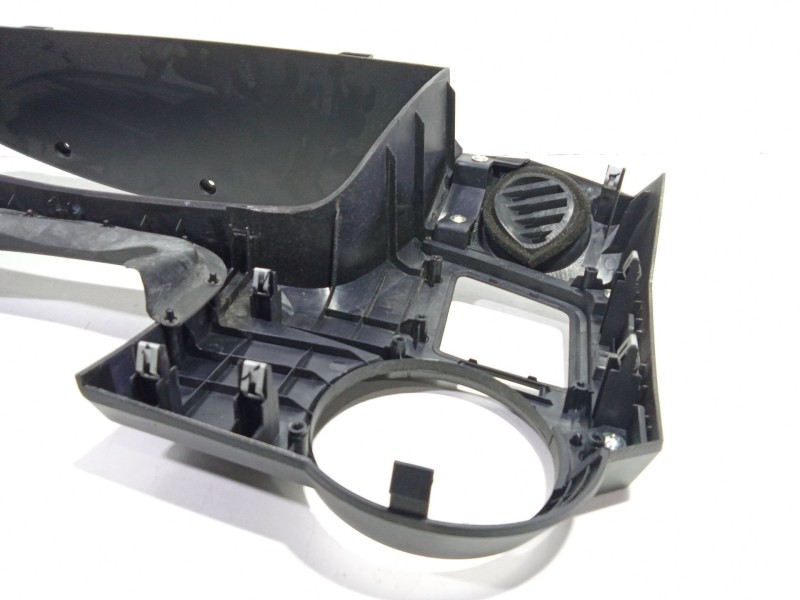 Recambio de moldura para ssangyong kyron 200 xdi limited referencia OEM IAM 7659009000  