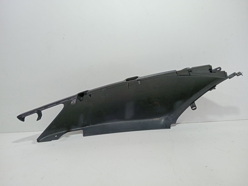 Recambio de moldura para yamaha 500 tmax referencia OEM IAM 5GJ21711  