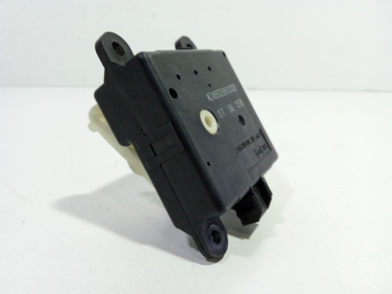 Recambio de motor apertura trampillas climatizador para ssangyong kyron 200 xdi limited referencia OEM IAM A2485026800003  