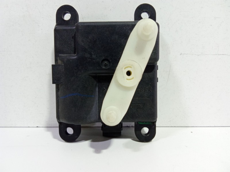 Recambio de motor apertura trampillas climatizador para ssangyong kyron 200 xdi limited referencia OEM IAM A2485026800003  