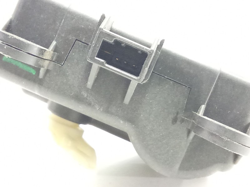 Recambio de motor apertura trampillas climatizador para ssangyong kyron 200 xdi limited referencia OEM IAM A2485026800003  