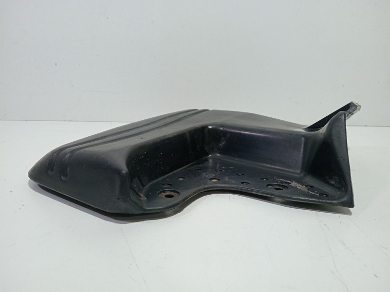 Recambio de moldura para mitsubishi montero (v20/v40) 2500 td gl (3-ptas.) referencia OEM IAM MB646928  