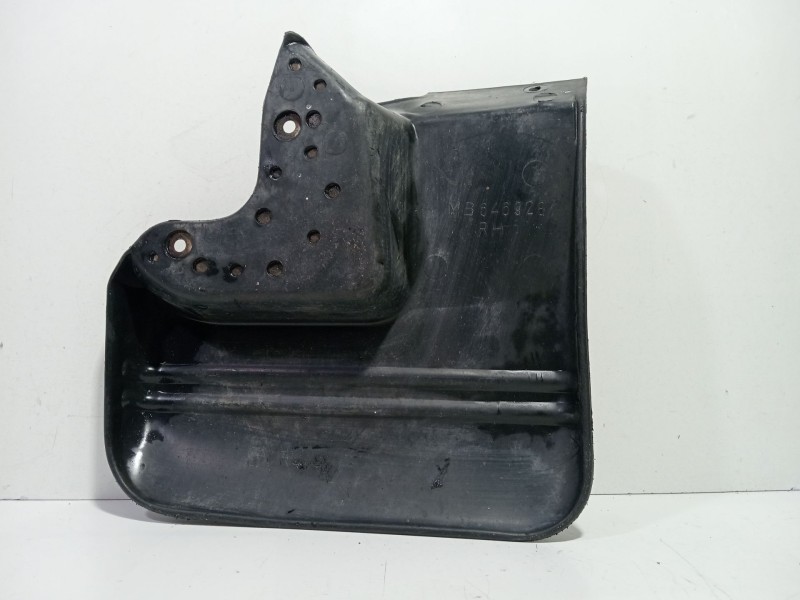 Recambio de moldura para mitsubishi montero (v20/v40) 2500 td gl (3-ptas.) referencia OEM IAM MB646928  