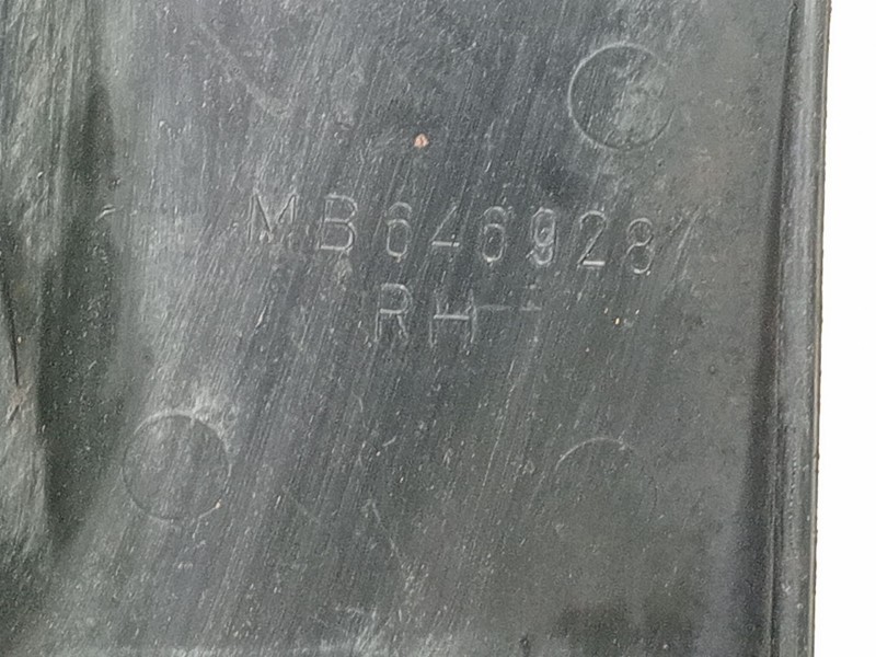 Recambio de moldura para mitsubishi montero (v20/v40) 2500 td gl (3-ptas.) referencia OEM IAM MB646928  